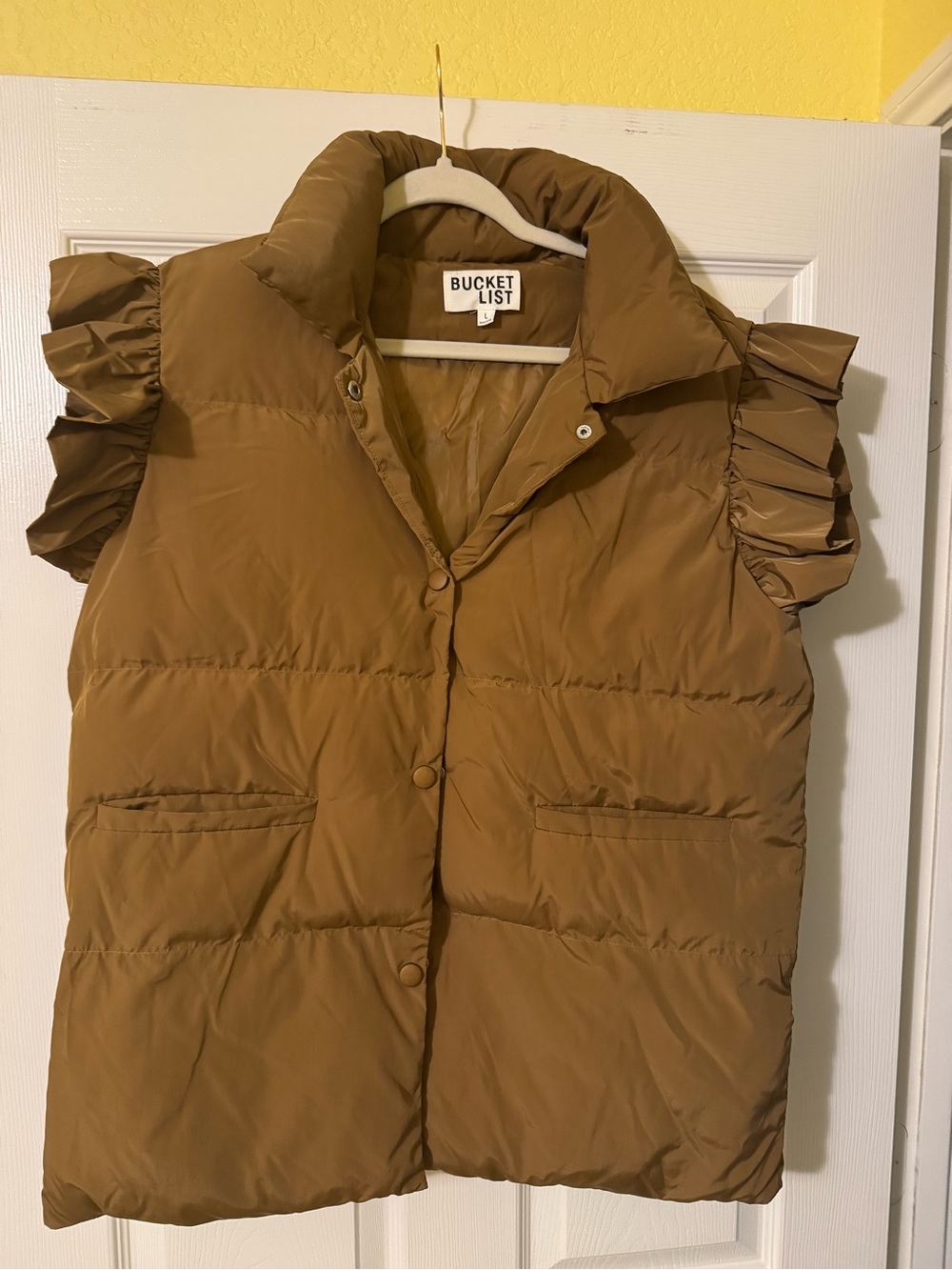 BUCKETLIST Women's Brown Ruffle-Sleeve Puffer Vest